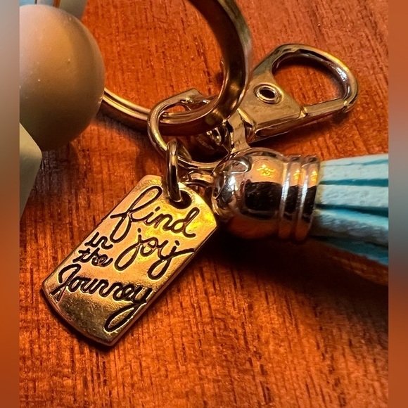 Handmade Silicone beaded wrist Charm Keychain - Picture 2 of 2